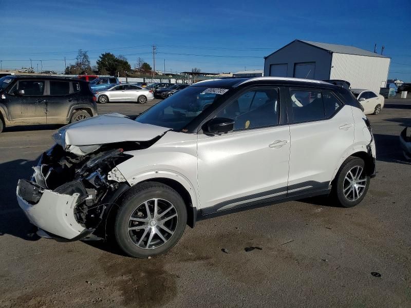 2020 Nissan Kicks sr