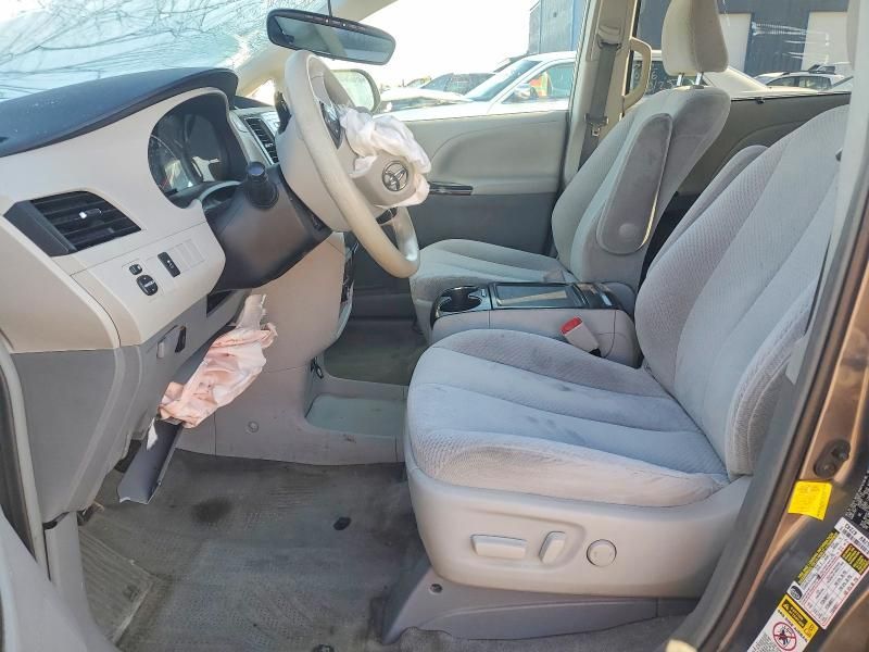 2013 Toyota Sienna le