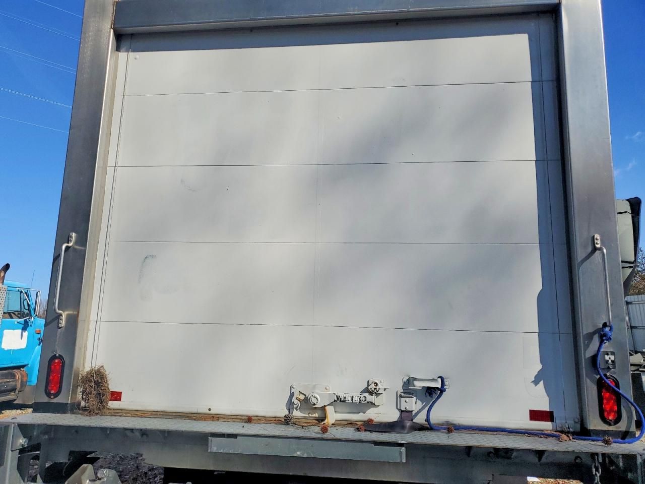 2023 Isuzu NRR Refrigerated BOX Truck