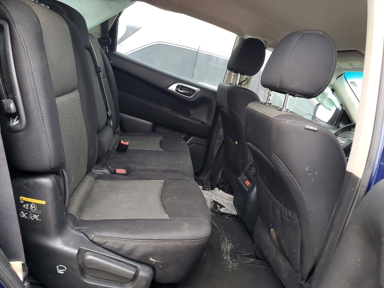 2017 Nissan Pathfinder s