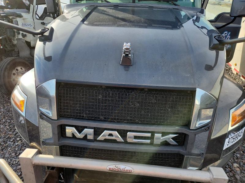 2020 Mack Anthem Semi Truck