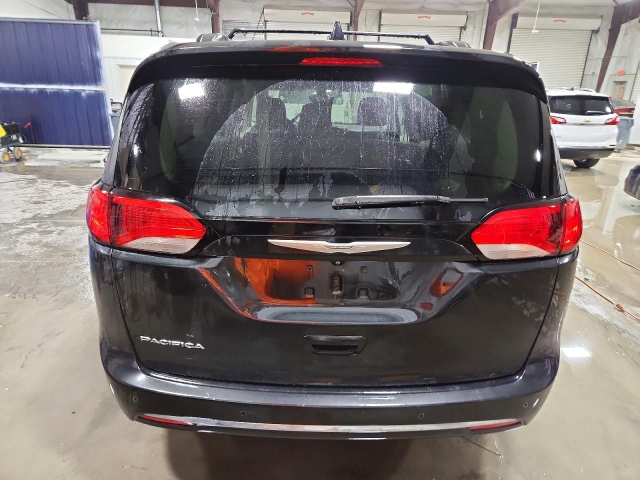 2017 Chrysler Pacifica Touring l