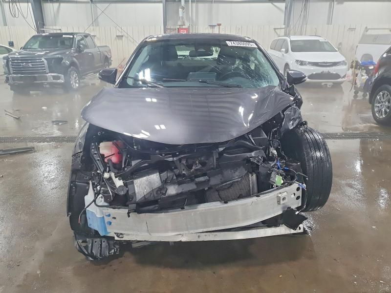 2021 Toyota C-hr xle