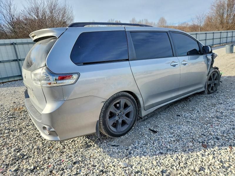 2015 Toyota Sienna Sport