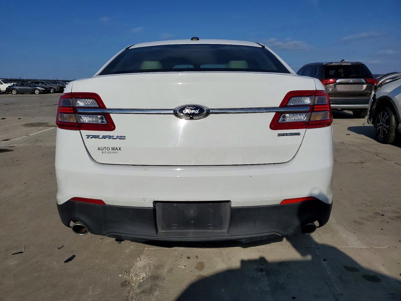2015 Ford Taurus se