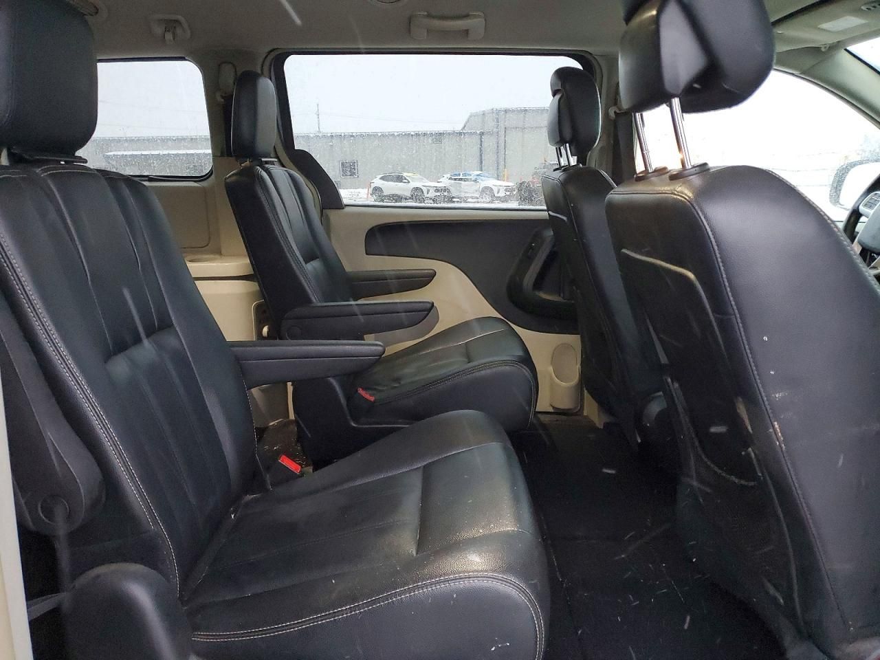 2016 Chrysler Town & Country Touring