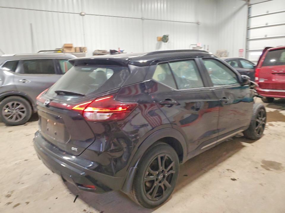 2024 Nissan Kicks sr
