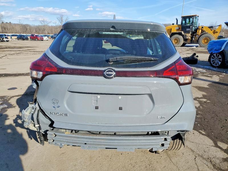 2024 Nissan Kicks sr