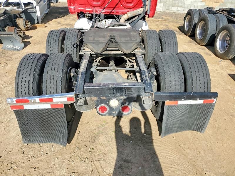2017 Freightliner Cascadia 1 Semi Truck