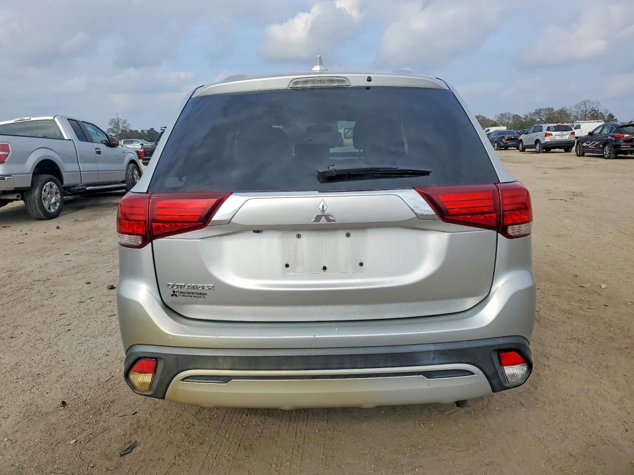 2020 Mitsubishi Outlander es