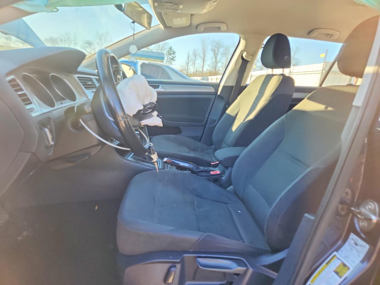 2016 Volkswagen Golf Sportwagen s