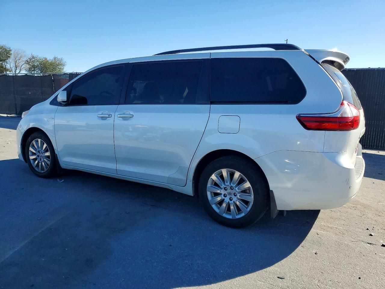 2016 Toyota Sienna xle