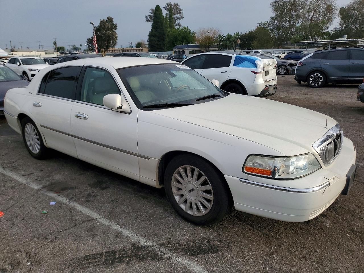 2003 Lincoln Town car Signature