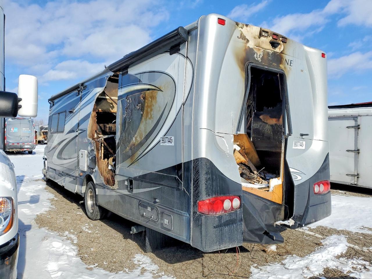 2010 Ford Econoline E450 Super Duty Cutaway Van