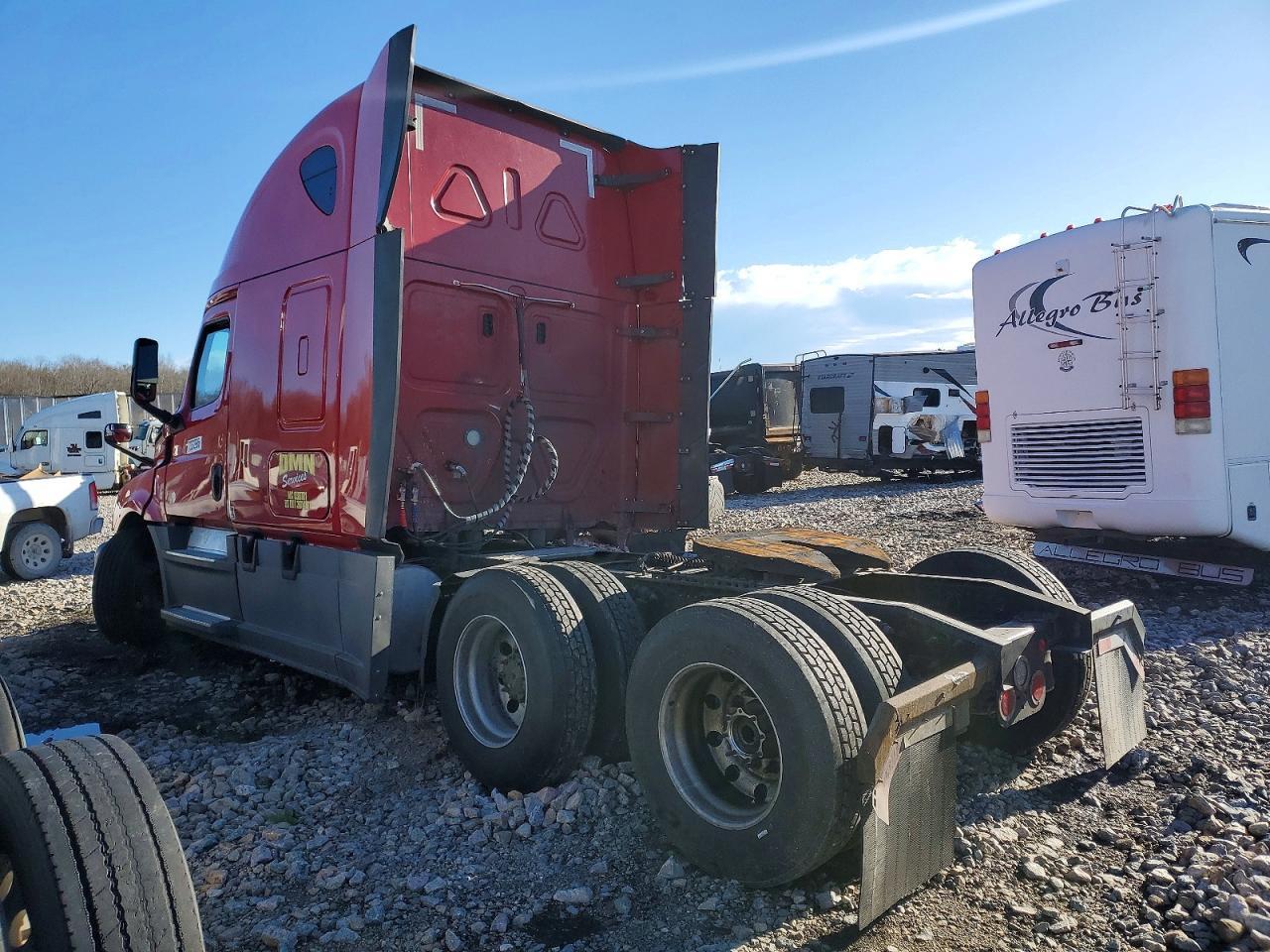 2020 Freightliner Cascadia 126