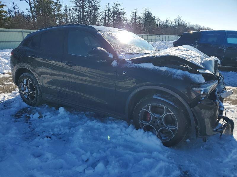 2022 Alfa Romeo Stelvio ti