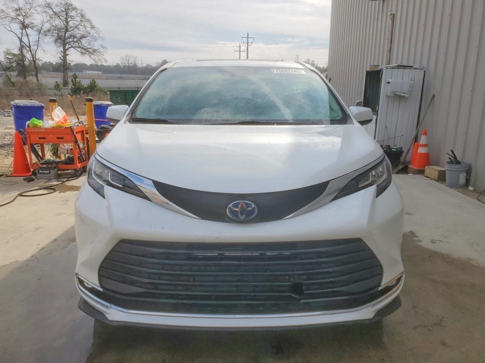 2023 Toyota Sienna xle