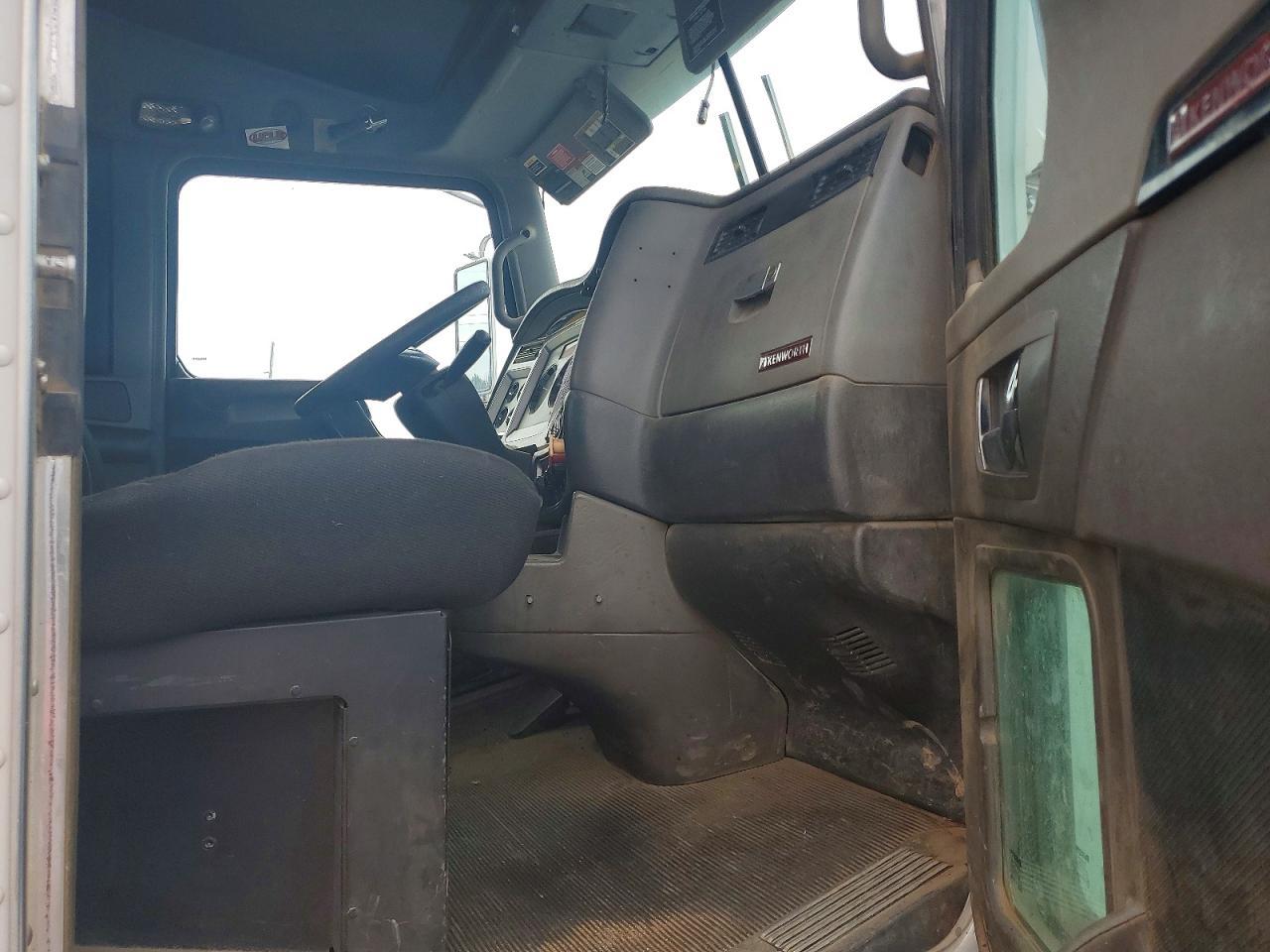 2012 Kenworth T800 Semi Truck