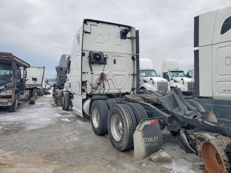 2020 Freightliner Cascadia 126 Semi Truck