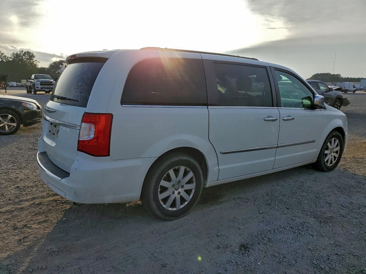 2012 Chrysler Town & Country Touring l