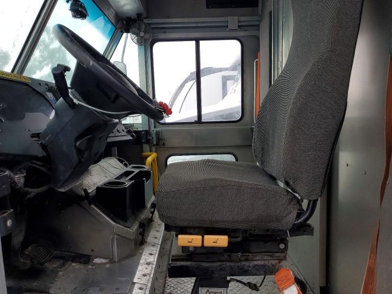 2020 Ford Commercial Chassis Delivery Truck