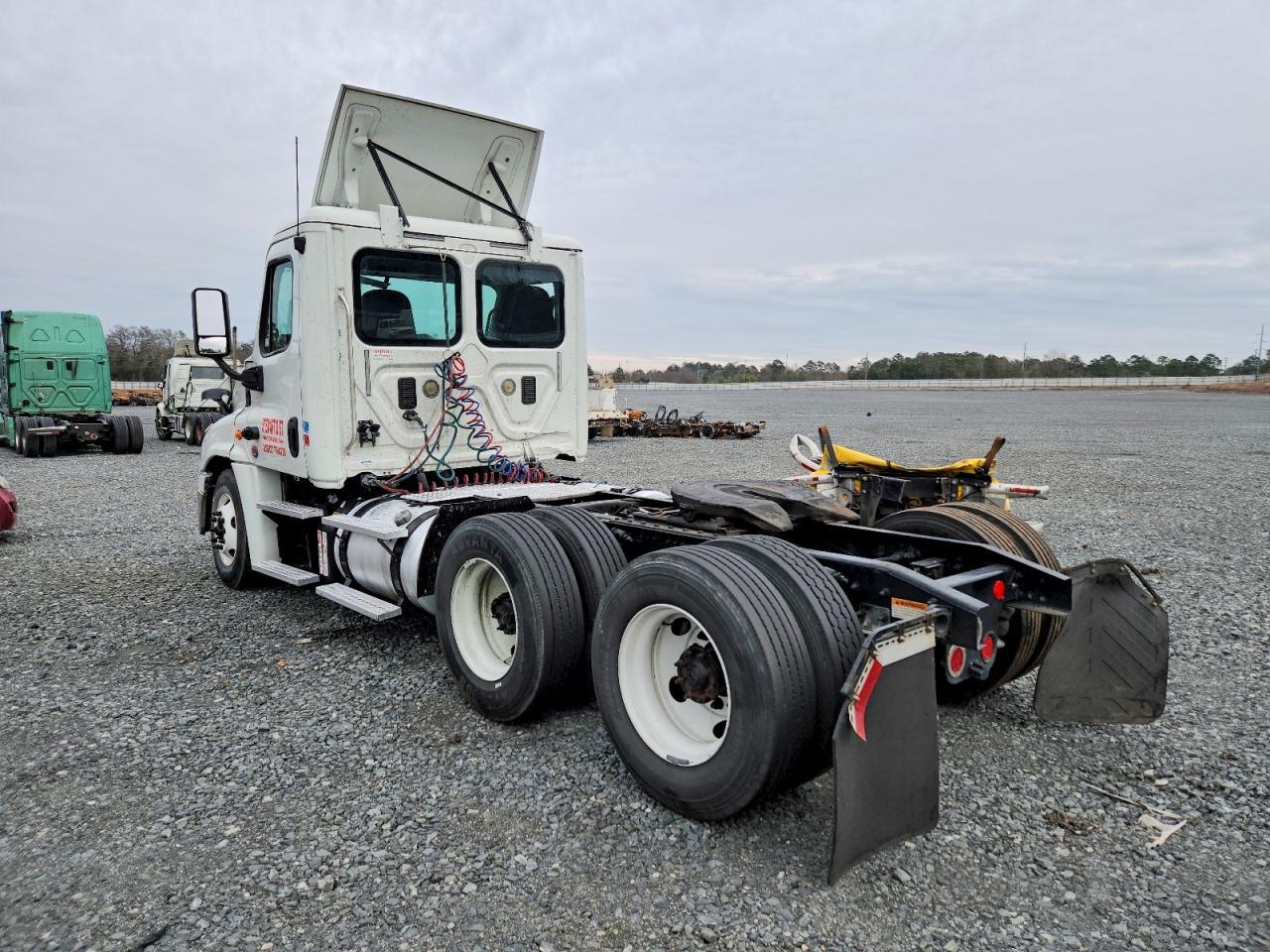 2016 Freightliner Cascadia 125 Semi Truck