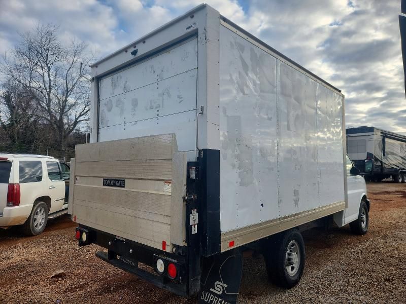 2018 Chevrolet Express BOX Truck