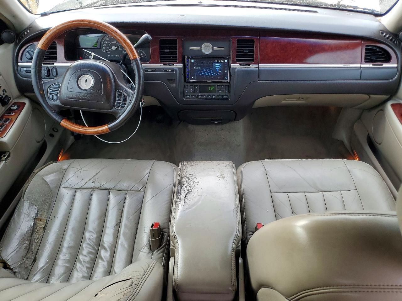 2003 Lincoln Town car Signature