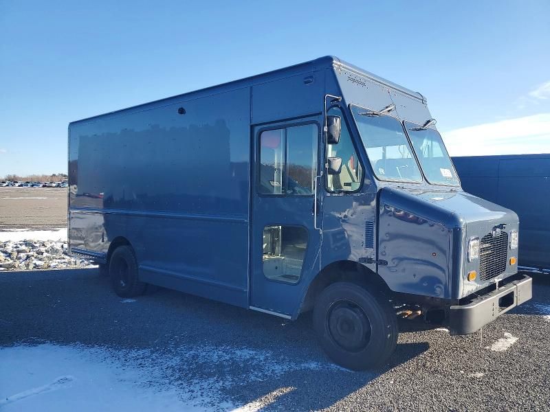 2020 Freightliner Chassis m Line Walk-in van