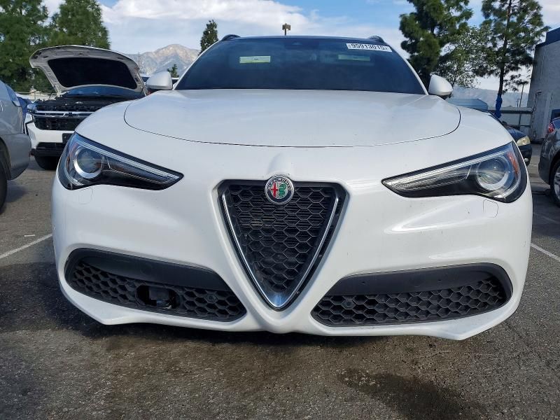 2022 Alfa Romeo Stelvio ti