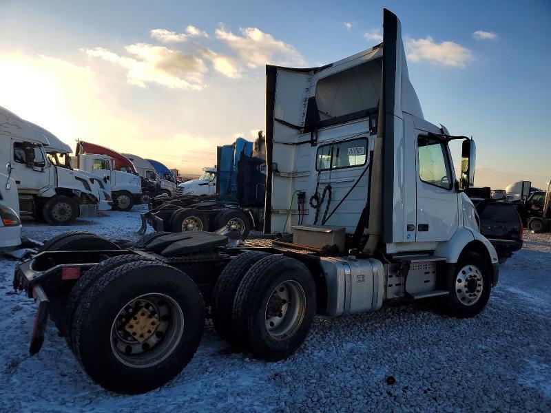 2020 Volvo VNR Semi Truck