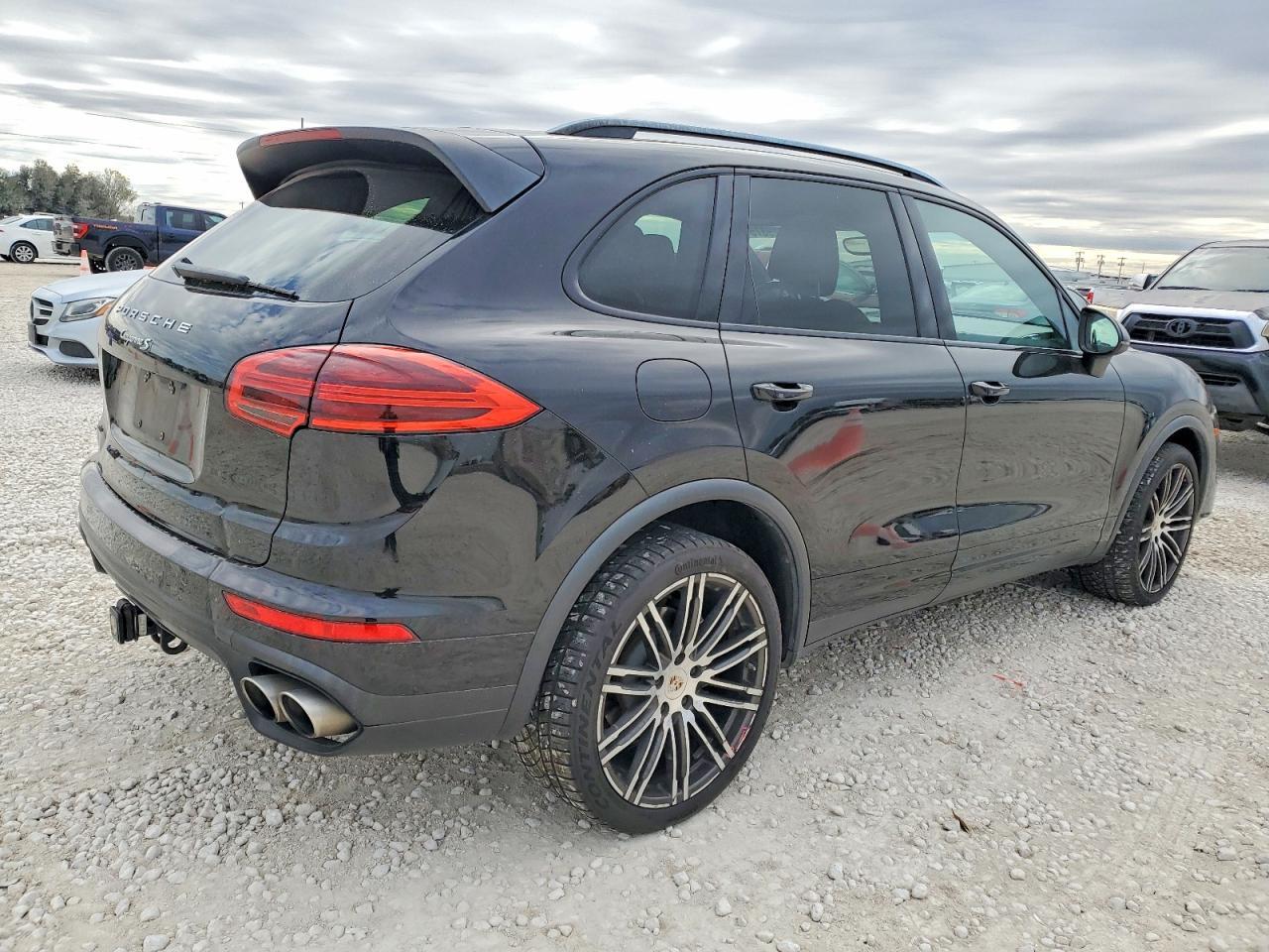 2016 Porsche Cayenne s