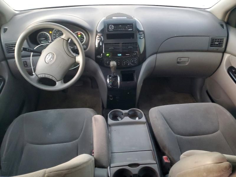 2004 Toyota Sienna ce