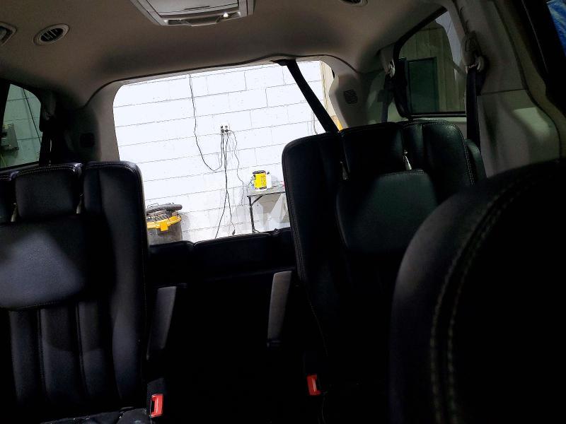 2016 Chrysler Town & Country Touring