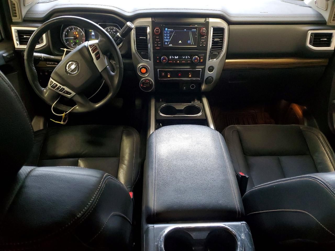 2017 Nissan Titan sv