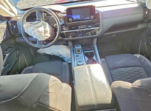 2022 Nissan Pathfinder sv