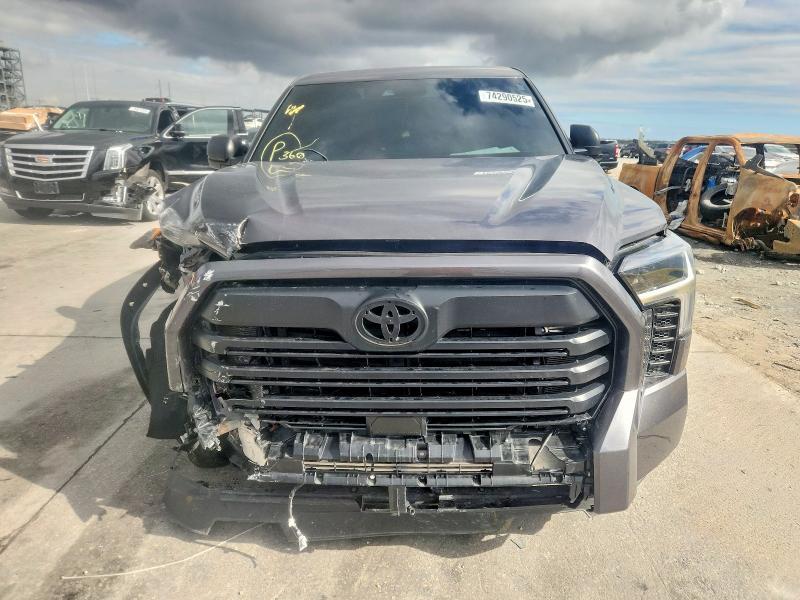 2025 Toyota Tundra Crewmax SR5