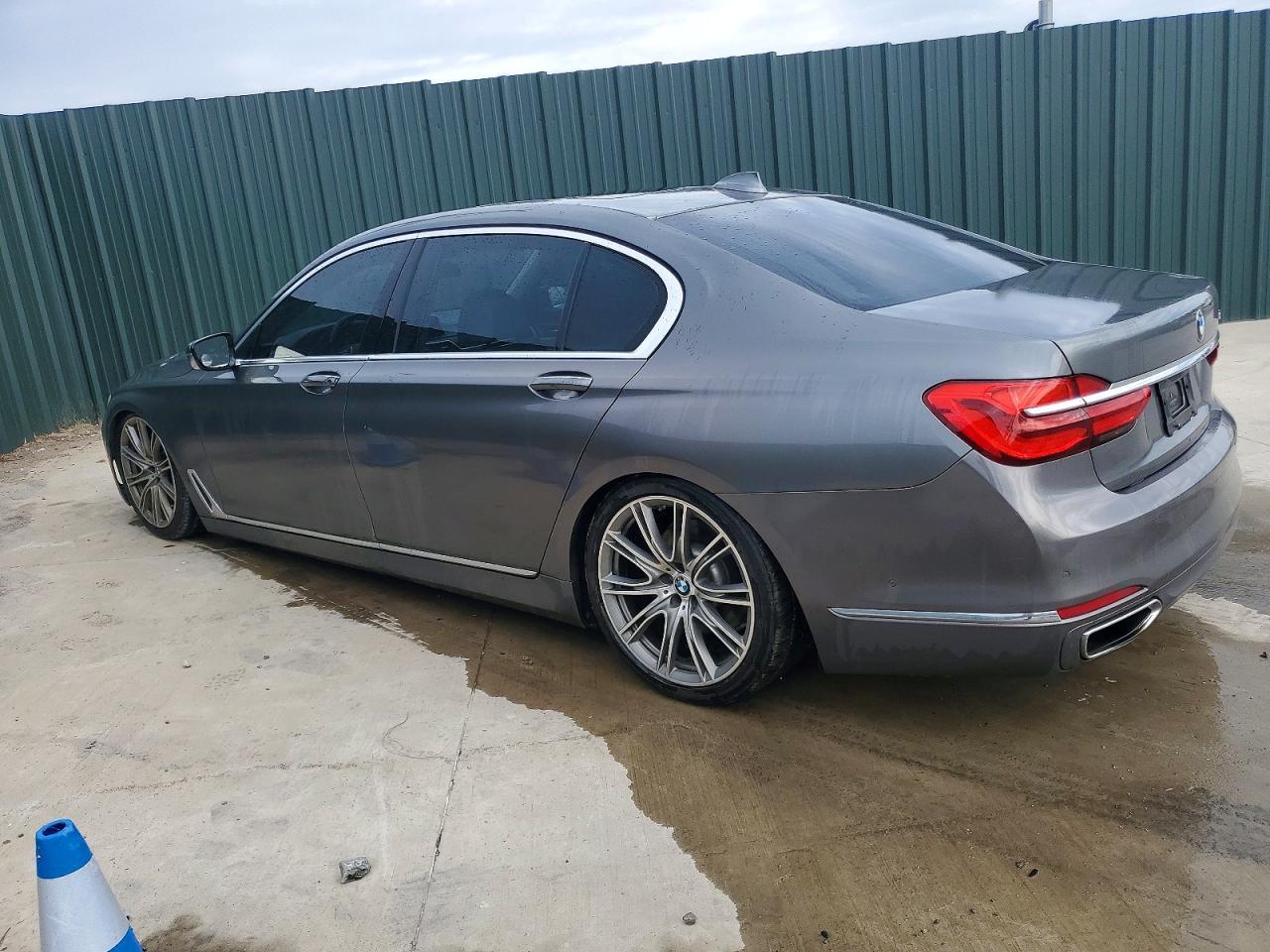 2016 BMW 740 i
