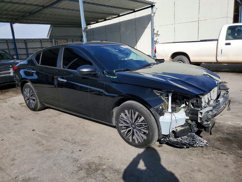 2025 Niss Altima 2.5 sv