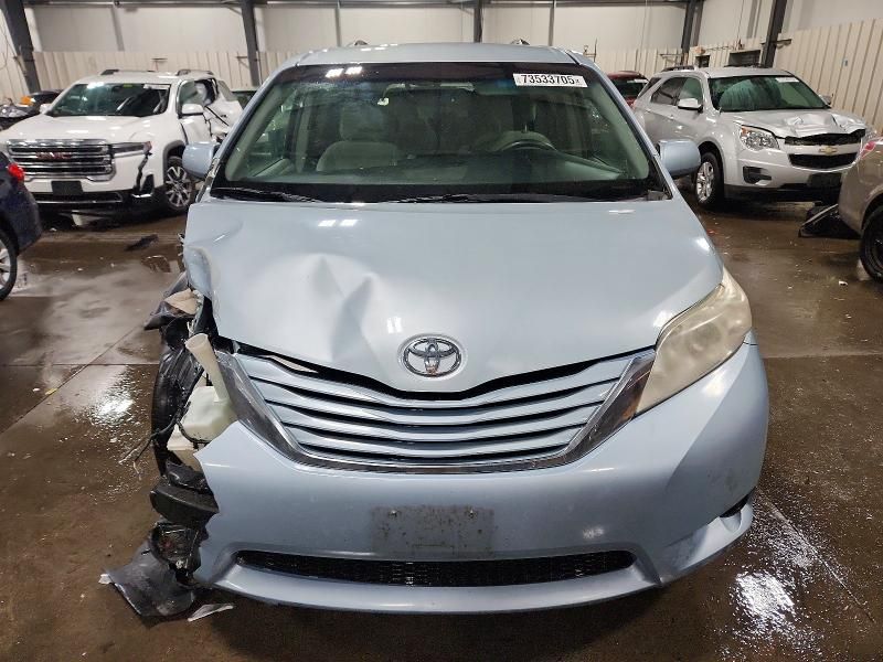 2017 Toyota Sienna le