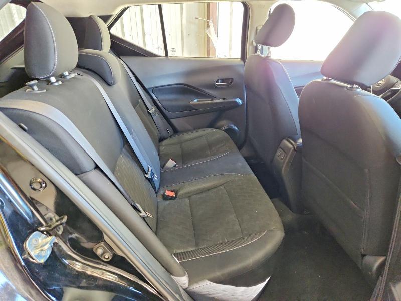 2022 Nissan Kicks sv