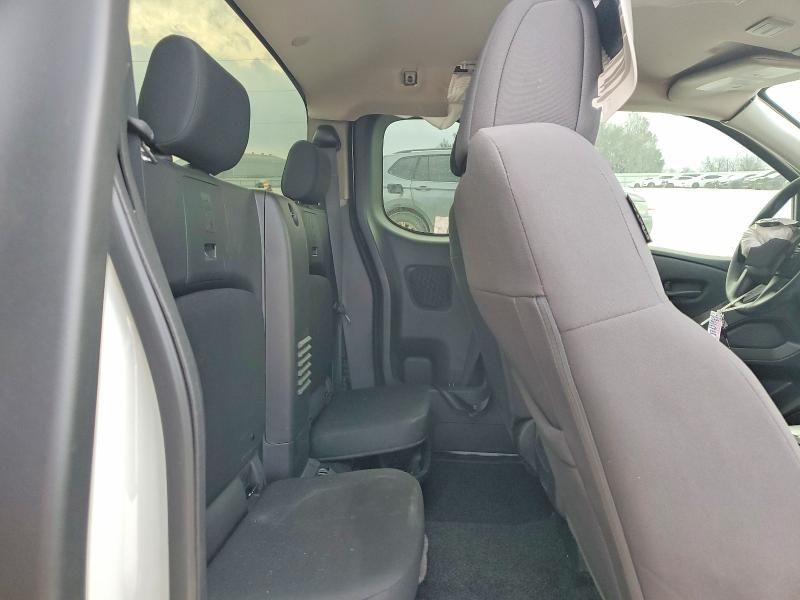 2025 Nissan Frontier s