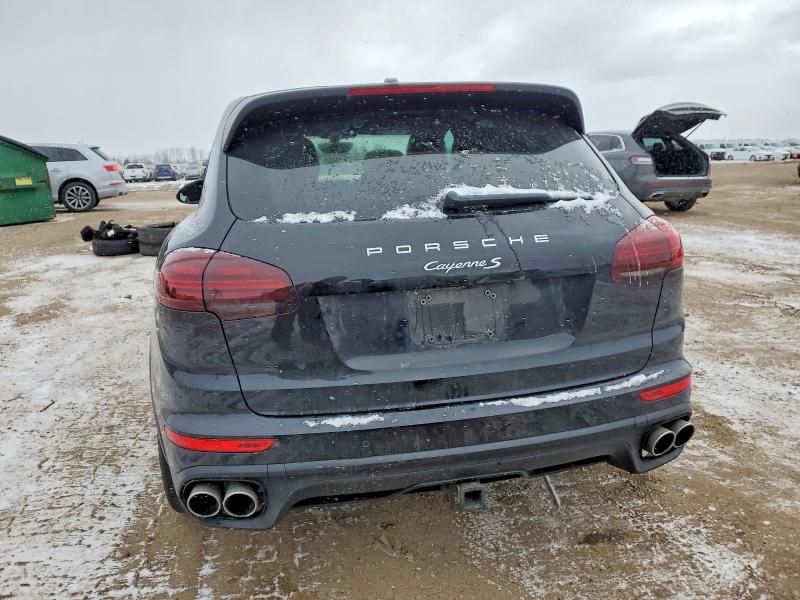 2016 Porsche Cayenne s