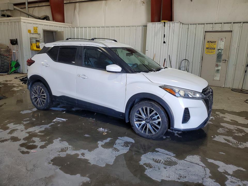 2023 Nissan Kicks sv
