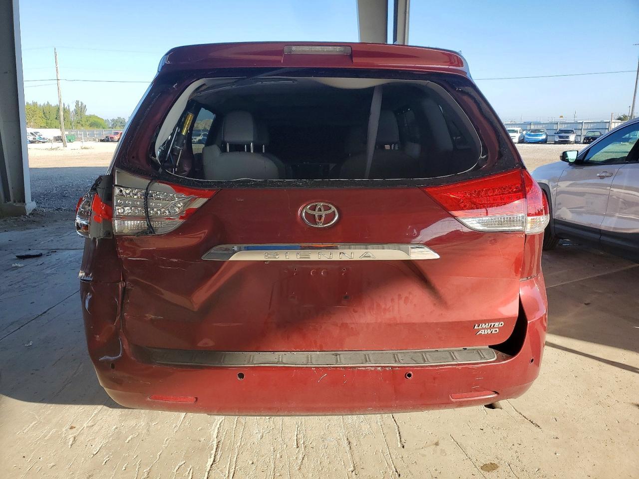 2013 Toyota Sienna Limited 7-passenger