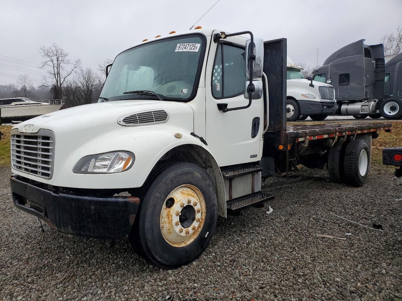2005 Freightliner Business Class M2 Flatbed Truck