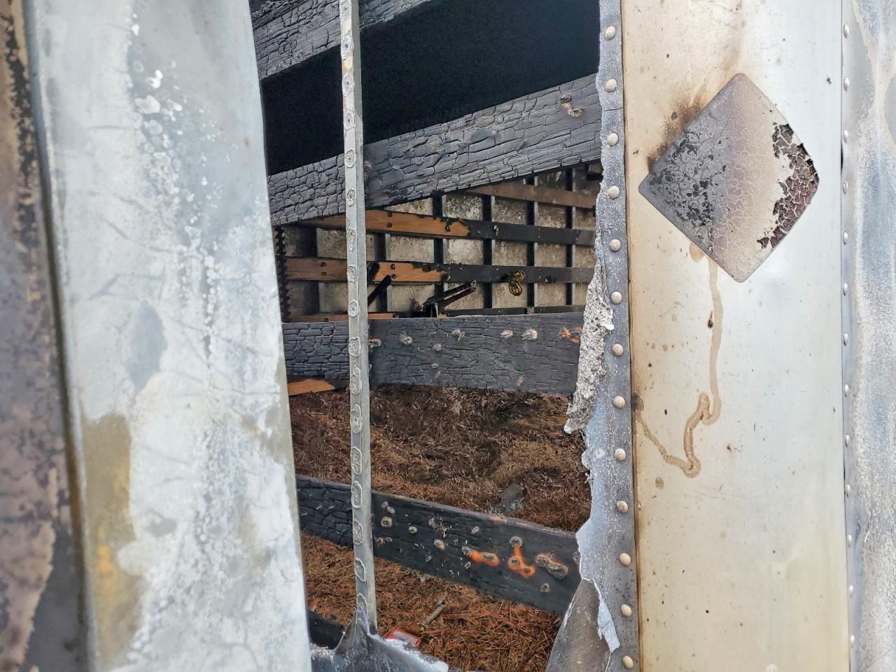 2011 Isuzu NPR BOX Truck