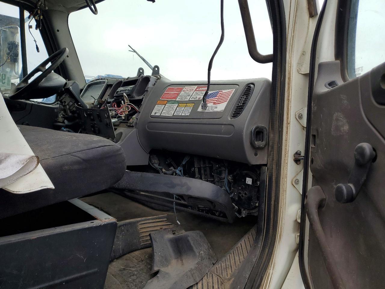 2015 Freightliner Business Class M2 Refuse Truck