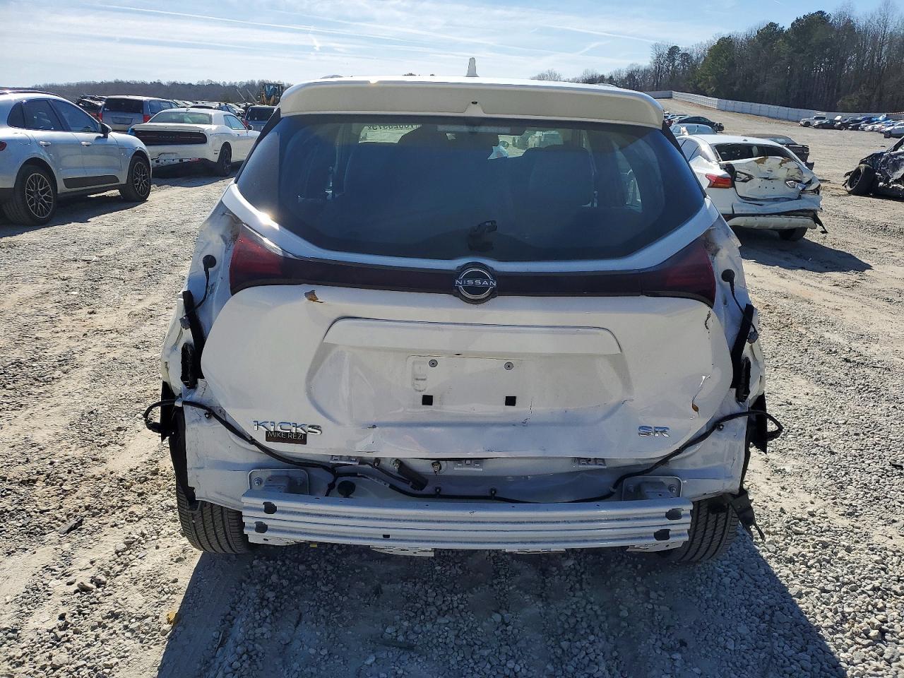 2024 Nissan Kicks sr