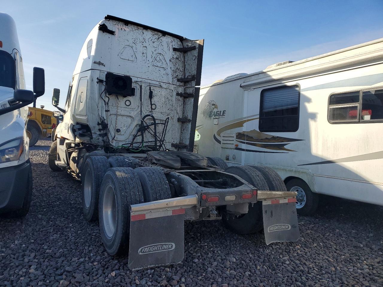 2022 Freigliner 2022 Freightliner Cascadia 126 Semi Truck